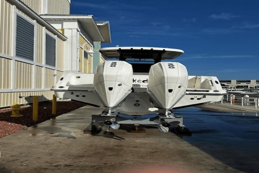 2022 Boston Whaler 330 Outrage