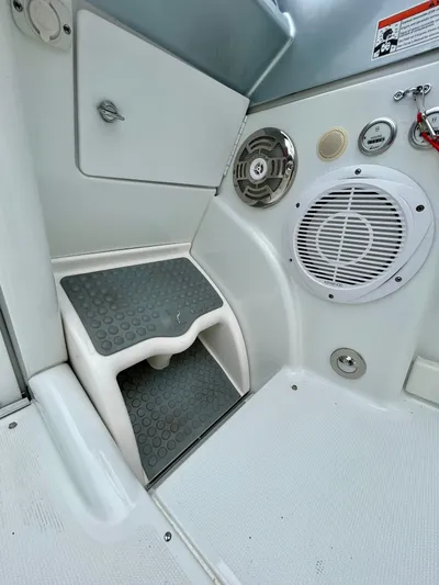  Yacht Photos Pics 2008 Formula 353 FASTech boat interior with speakers and non-slip steps.