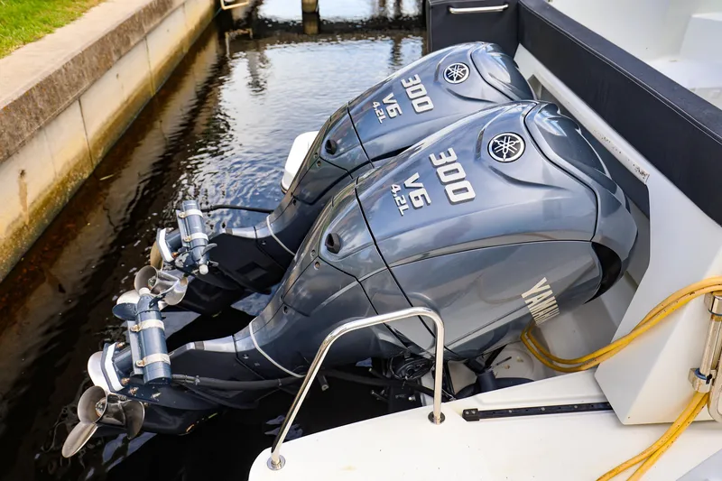  Yacht Photos Pics Twin Yamaha 300 V6 outboard engines on a 2021 Jeanneau NC 1095 boat.