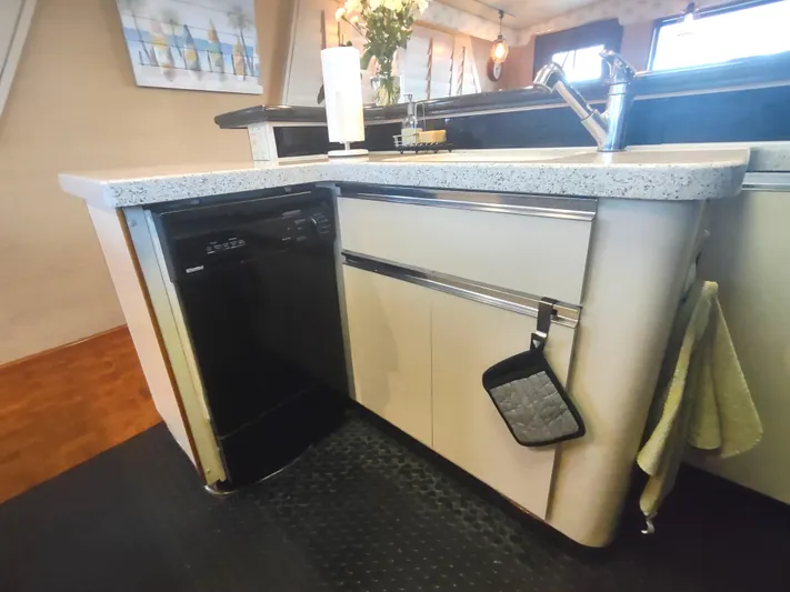  Yacht Photos Pics 1988 Hatteras 60 Motor Yacht kitchen with modern sink and dishwasher.