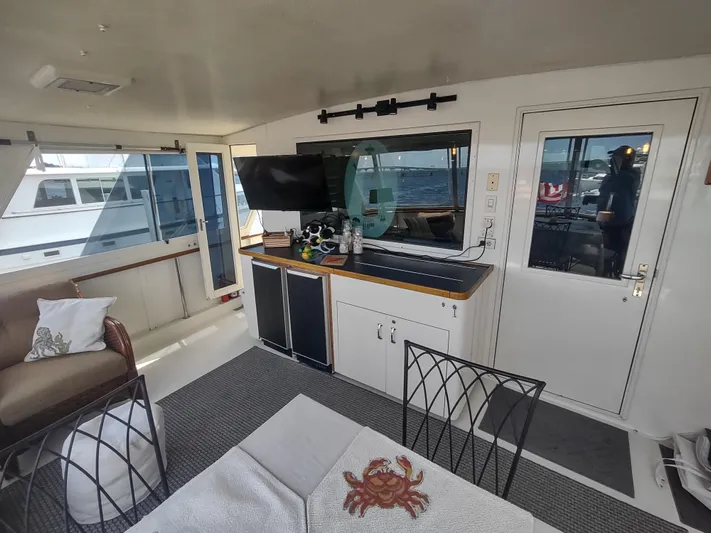  Yacht Photos Pics Interior of 1988 Hatteras 60 Motor Yacht with seating, TV, and nautical decor.