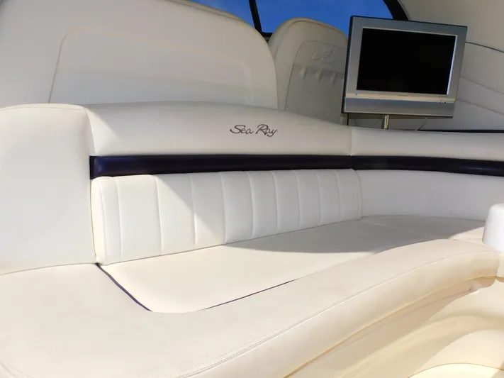 Casket Sails Yacht Photos Pics 