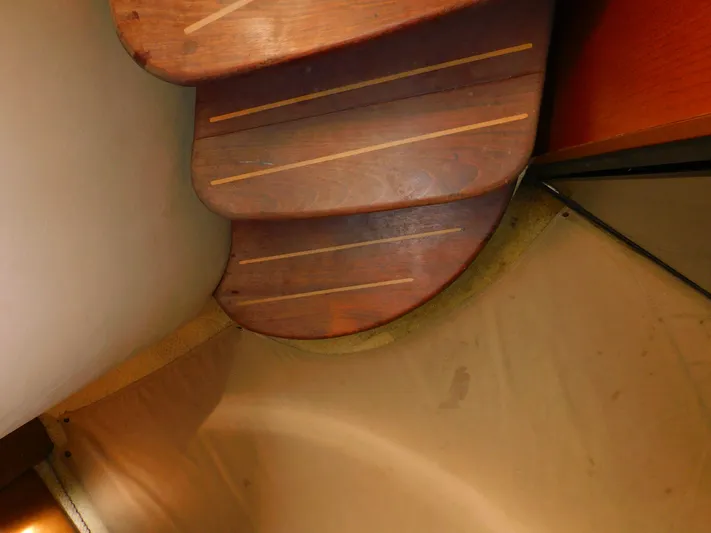 Casket Sails Yacht Photos Pics 