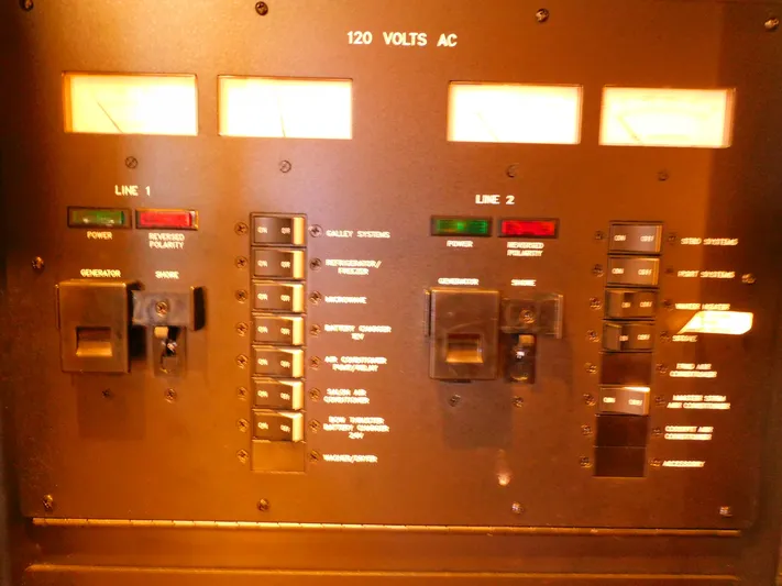 Casket Sails Yacht Photos Pics 