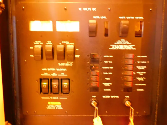 Casket Sails Yacht Photos Pics 