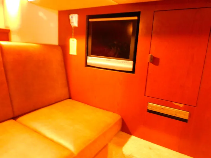 Casket Sails Yacht Photos Pics 