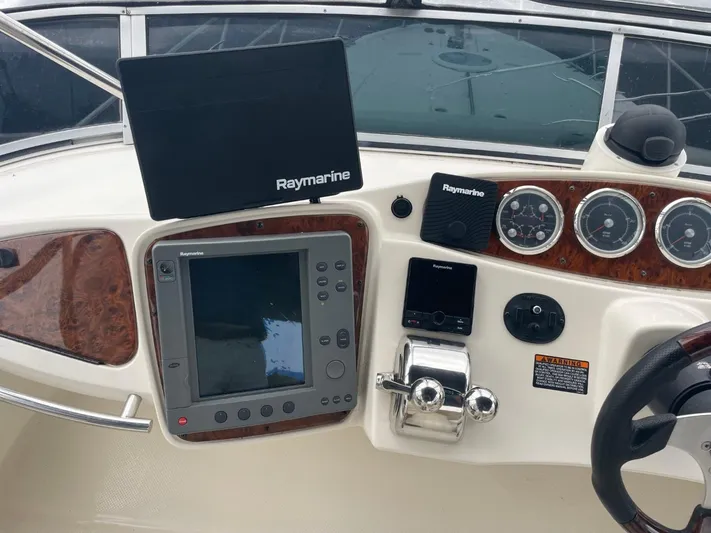 Good Times Yacht Photos Pics 2004 Meridian 459 Motoryacht dashboard with Raymarine navigation equipment and controls.