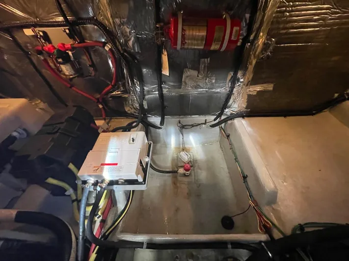 Good Times Yacht Photos Pics Engine room of 2004 Meridian 459 Motoryacht with wiring and fire extinguisher.