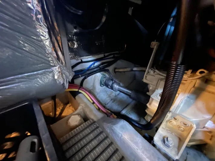 Good Times Yacht Photos Pics Engine compartment of 2004 Meridian 459 Motoryacht, showing mechanical components and wiring.