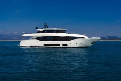 2021 Maiora 30 Convertible