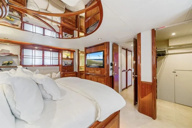 Aphrodite Yacht Photos Pics 2004 Lazzara 80 Open Fly - Image 33