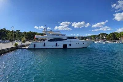 2008 Ferretti Yachts 780