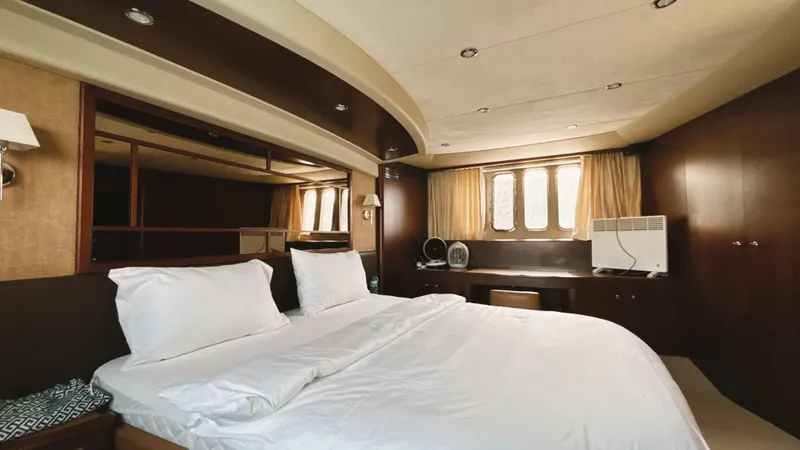 Lucky 1 Yacht Photos Pics 