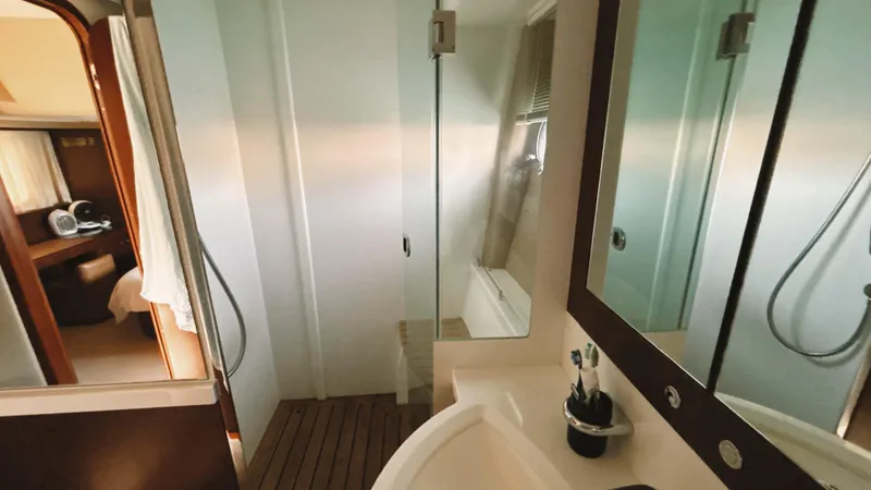 Lucky 1 Yacht Photos Pics 