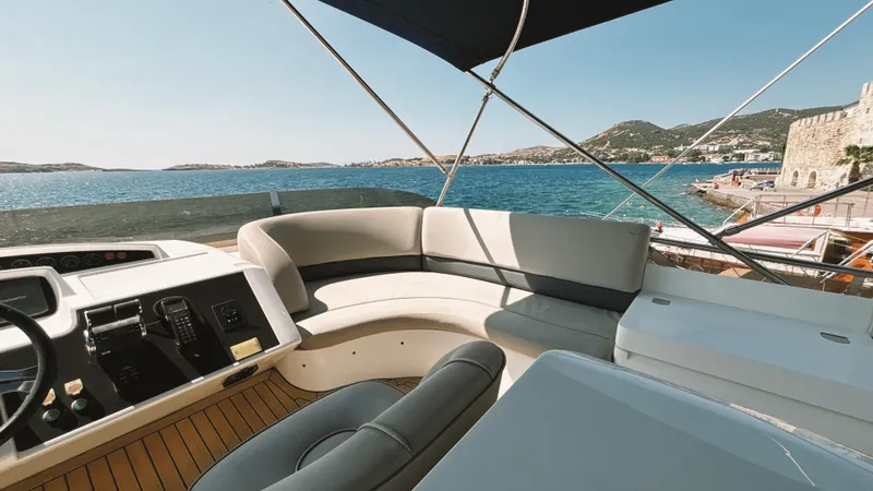 Lucky 1 Yacht Photos Pics 