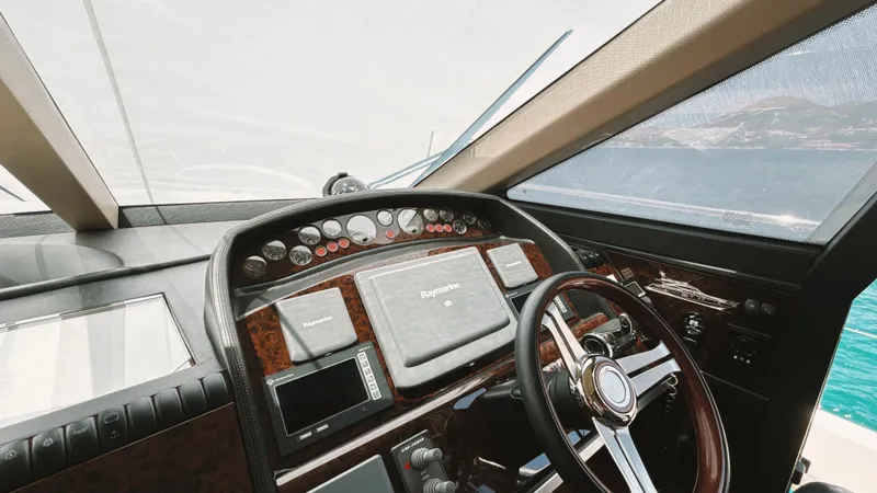 Lucky 1 Yacht Photos Pics 