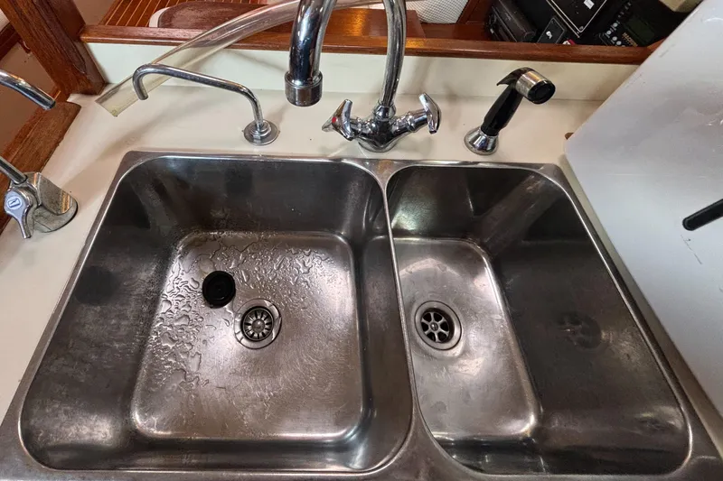 Carpe Diem Yacht Photos Pics Double stainless steel sink in a 1995 Island Packet 40 yacht kitchen.