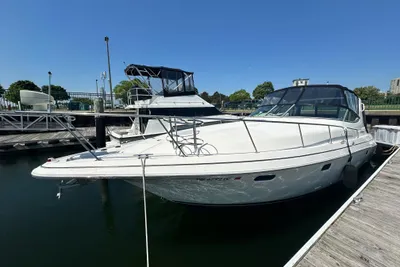 Cruisers Yachts 3375