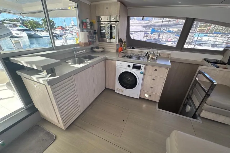 Andiamo IV Yacht Photos Pics 2018 Leopard 48 For Sale