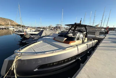 2025 Invictus 320 GT