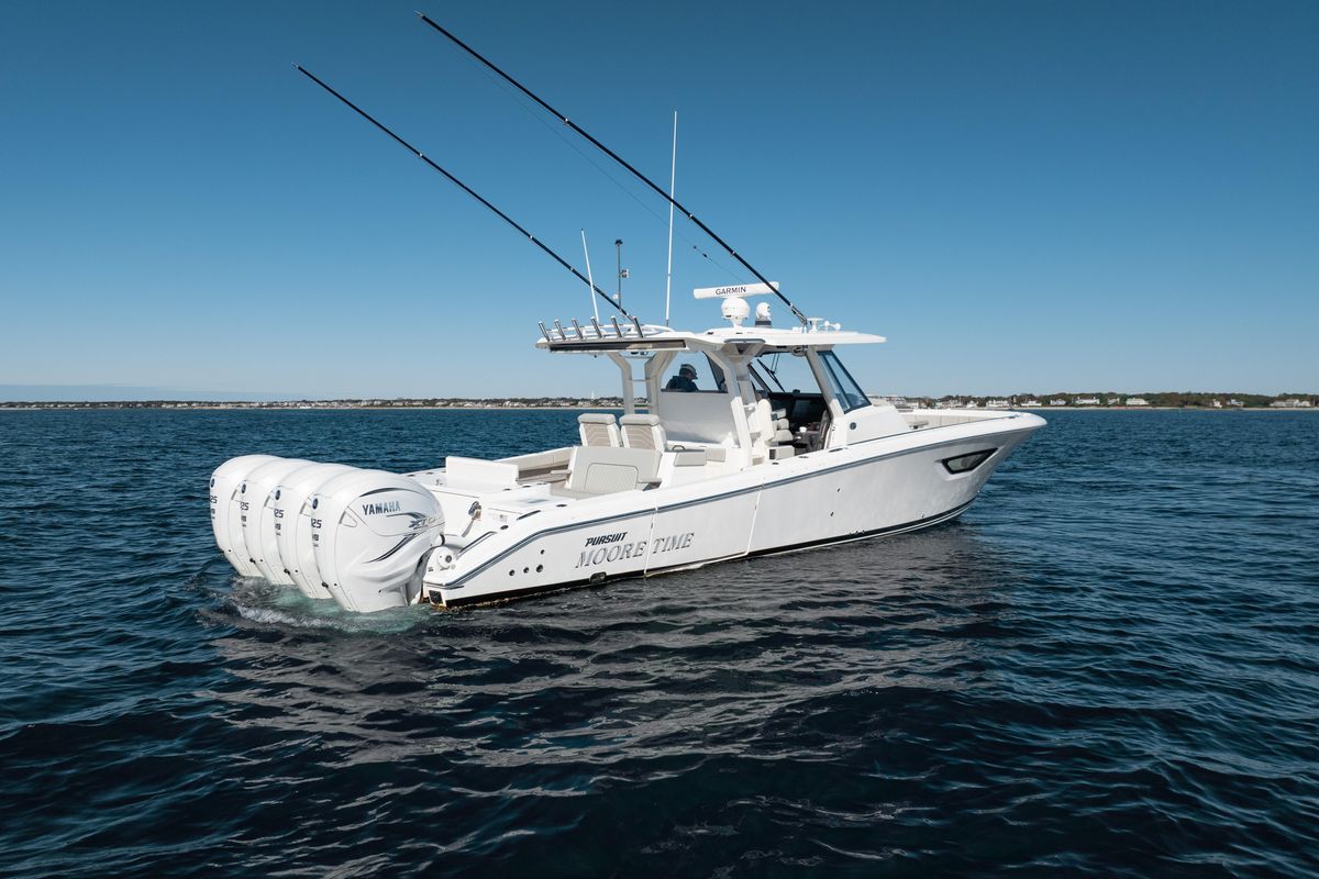 2023 Pursuit 42 