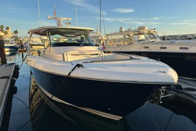 Tiara Yachts 38 LS