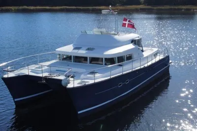 2002 Lagoon 43 Power 3 cabins