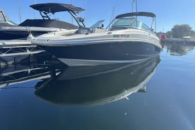 Sea Ray 210 Sundeck