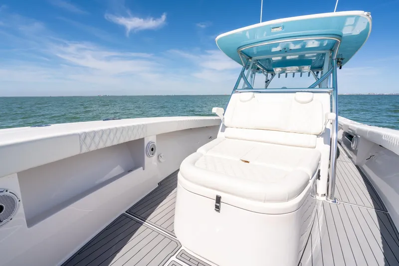  Yacht Photos Pics 2020 Front Runner 39 Center Console boat on open water, featuring sleek white seating.