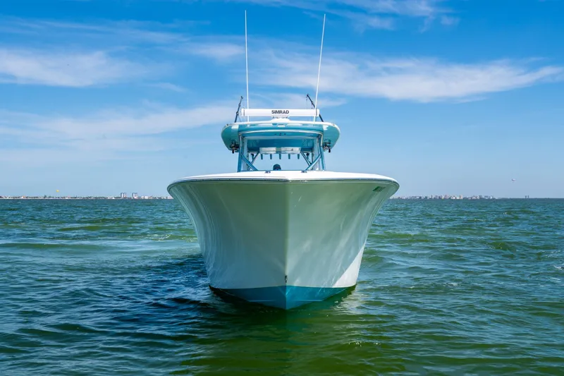  Yacht Photos Pics 2020 Front Runner 39 Center Console boat on open water under clear blue sky.