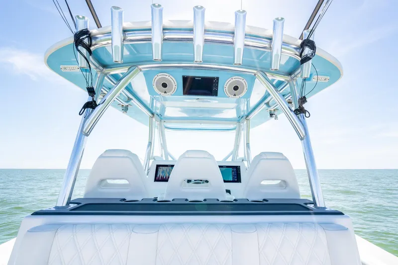  Yacht Photos Pics 2020 Front Runner 39 Center Console boat interior with ocean view.