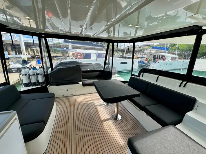 Promprang Yacht Photos Pics 2020 Lagoon 50 yacht interior with spacious seating and modern design.