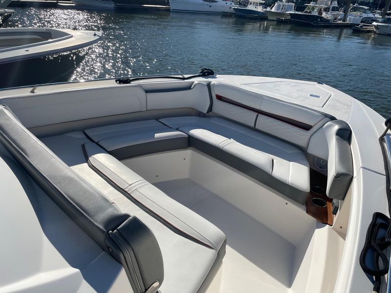 2019 Tiara Sport 38 LS