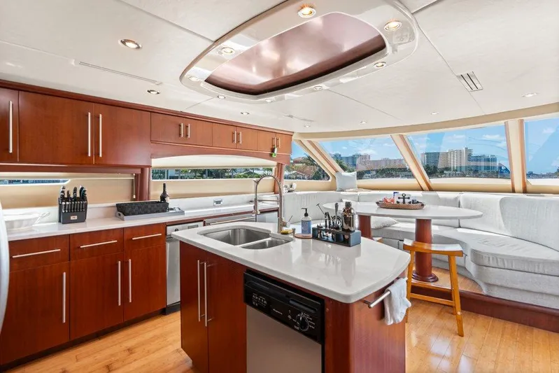 Fomo2 Yacht Photos Pics Lazzara 80 Fomo2 - Galley