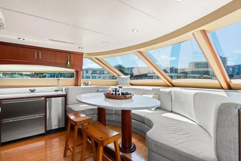 Fomo2 Yacht Photos Pics Lazzara 80 Fomo2 - Dinette