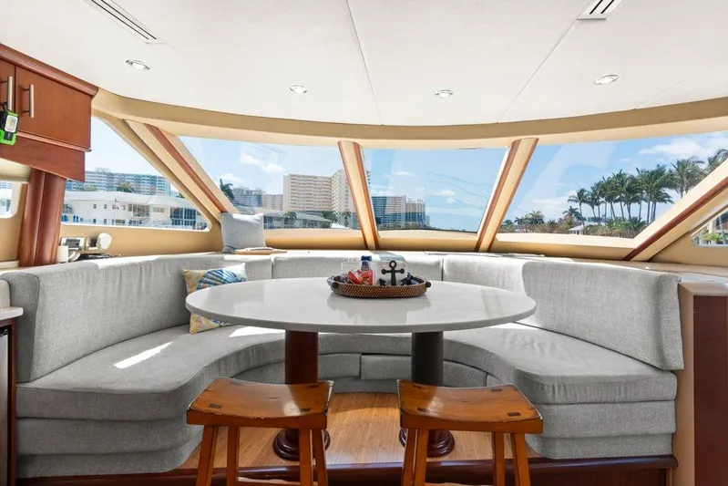 Fomo2 Yacht Photos Pics Lazzara 80 Fomo2 - Dinette