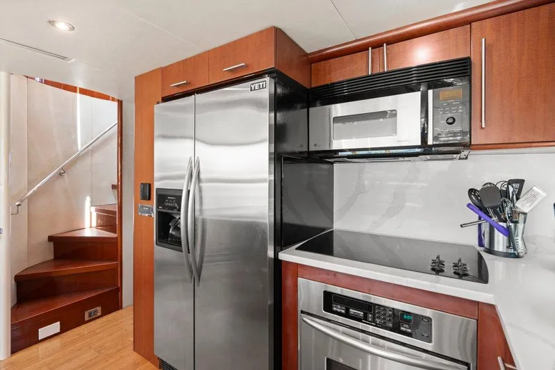 Fomo2 Yacht Photos Pics Lazzara 80 Fomo2 - Galley, Refrigerator, and Cooktop