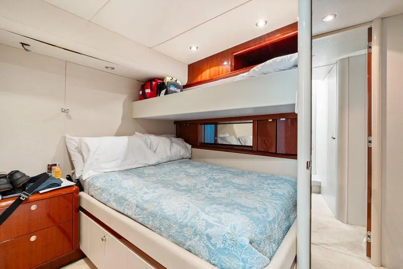 Fomo2 Yacht Photos Pics Lazzara 80 Fomo2 - Guest Stateroom Over/Under Bunks