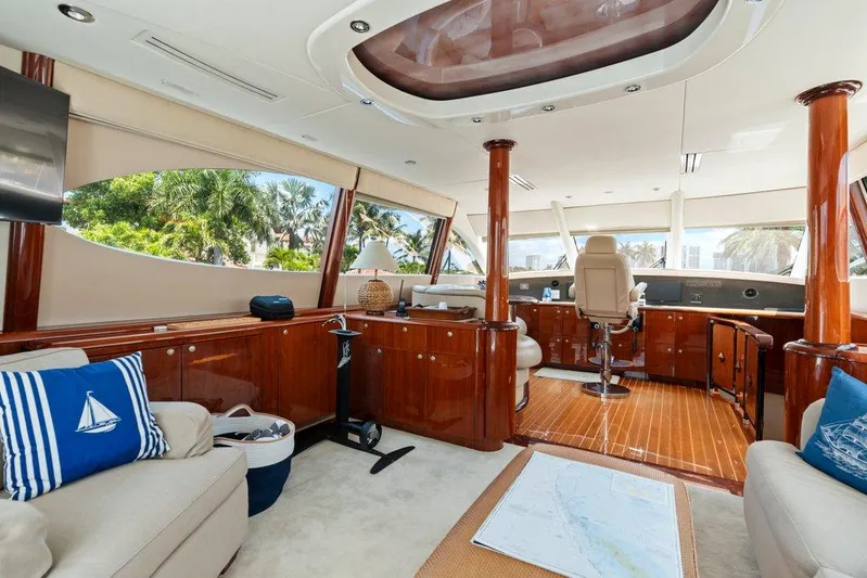 Fomo2 Yacht Photos Pics Lazzara 80 Fomo2 - Skylounge Seaing and Helm Area