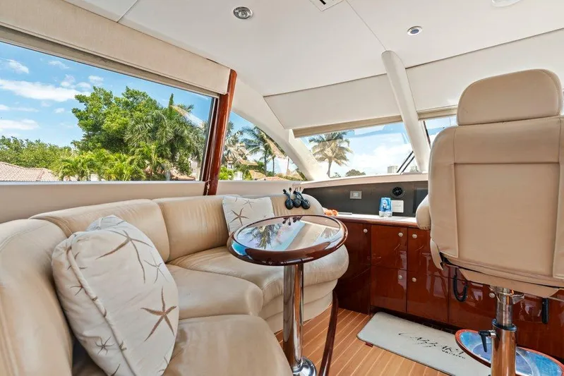 Fomo2 Yacht Photos Pics Lazzara 80 Fomo2 - Skylounge Helm Area Seating