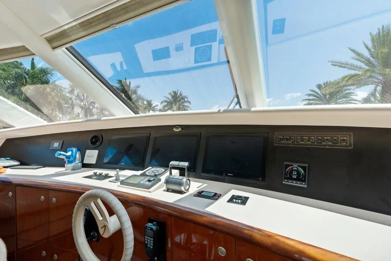 Fomo2 Yacht Photos Pics Lazzara 80 Fomo2 - Skylound Electronics