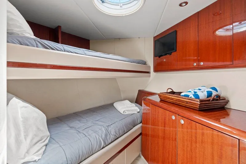 Fomo2 Yacht Photos Pics Lazzara 80 Fomo2 - Guest Stateroom Over/Under Bunks
