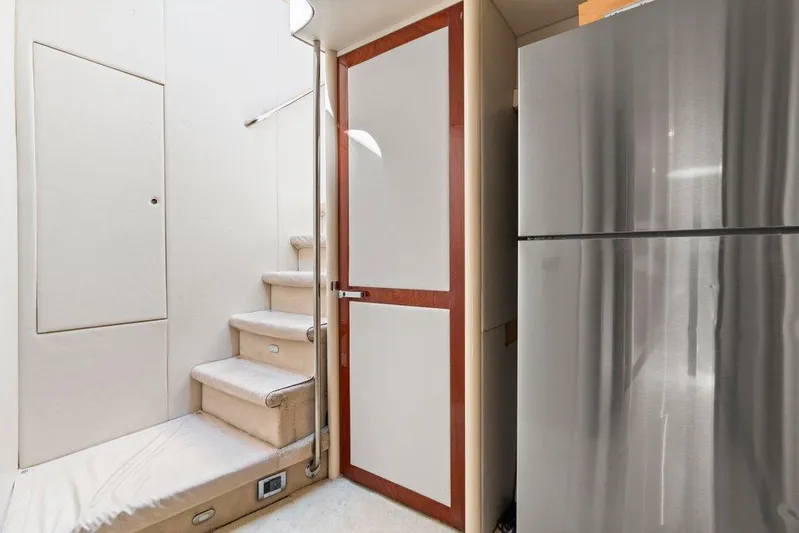 Fomo2 Yacht Photos Pics Lazzara 80 Fomo2 - Refrigerator