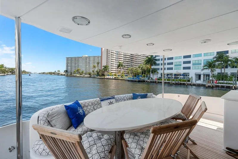 Fomo2 Yacht Photos Pics Lazzara 80 Fomo2 - Aft Deck Seating and Table