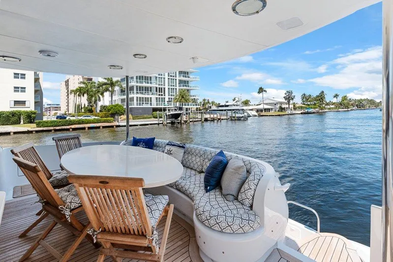 Fomo2 Yacht Photos Pics Lazzara 80 Fomo2 - Aft Deck Seating and Table