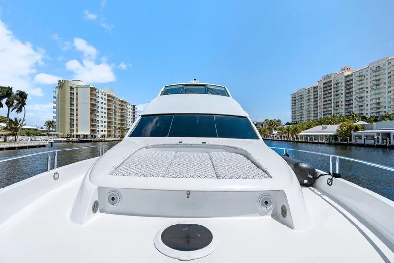 Fomo2 Yacht Photos Pics Lazzara 80 Fomo2 - Bow Sun Pad