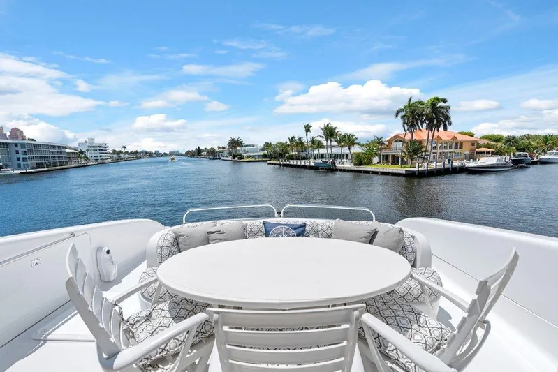Fomo2 Yacht Photos Pics Lazzara 80 Fomo2 - Bridge Deck Seating and Table