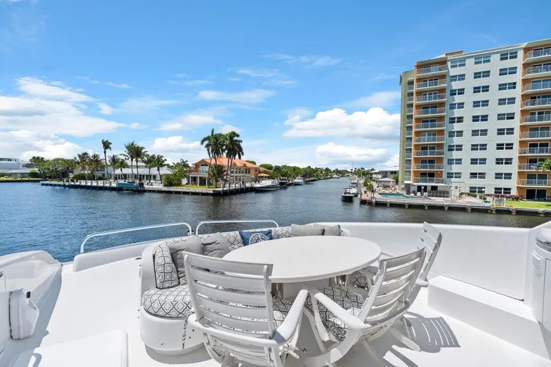 Fomo2 Yacht Photos Pics Lazzara 80 Fomo2 - Bridge Deck Seating and Table