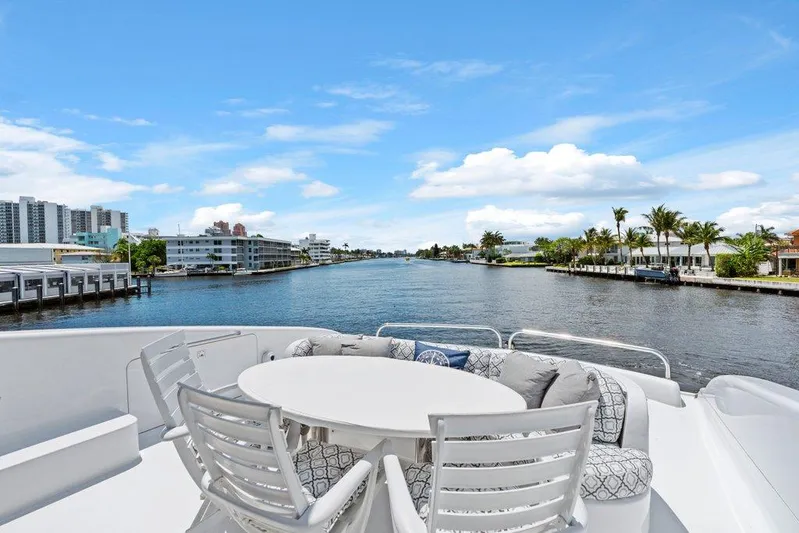 Fomo2 Yacht Photos Pics Lazzara 80 Fomo2 - Bridge Deck Seating and Table