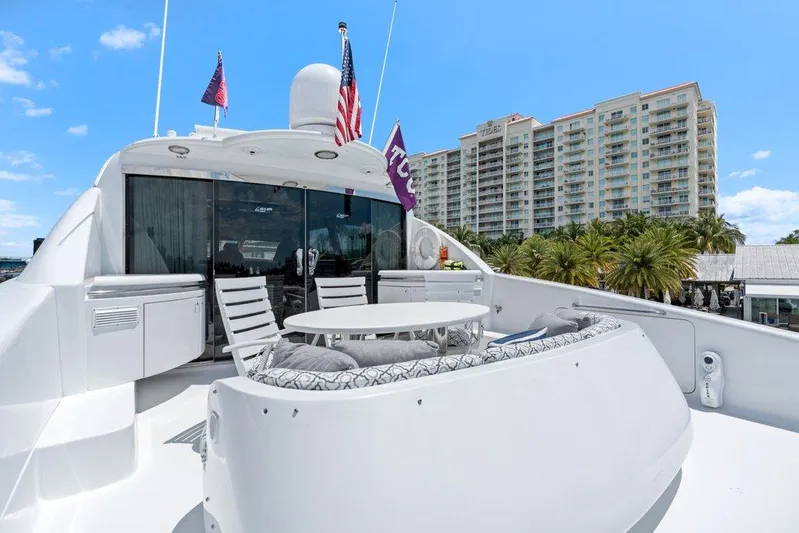 Fomo2 Yacht Photos Pics Lazzara 80 Fomo2 - Bridge Deck Seating and Table
